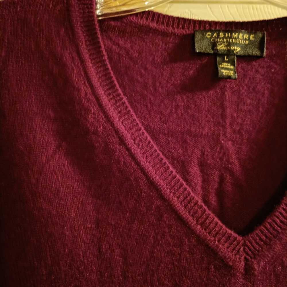 NWOT Charter Club Women's  Deep Purple 100% Pure Cashmere V-Neck Sweater - Picture 2 of 3